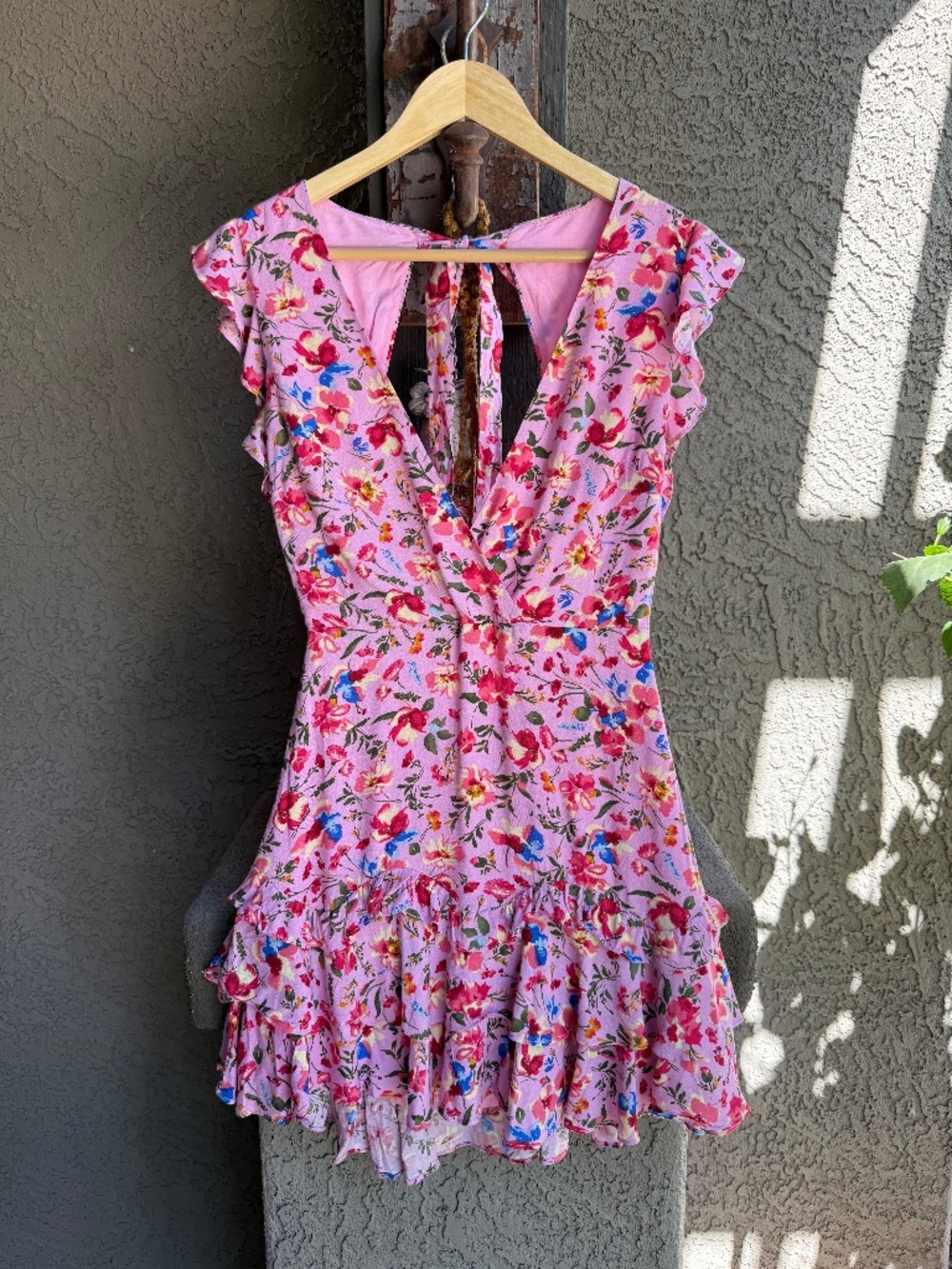 Hello Molly NWT Pink Floral Ruffle Mini Dress Open Back Tie Flutter Sleeve US 4 - Picture 2 of 16